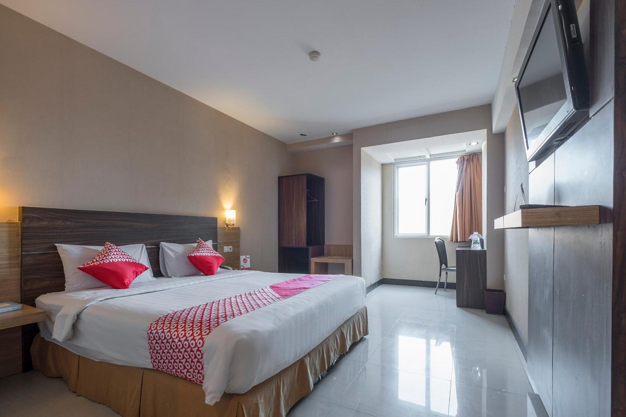Oyo 1081 Allson City Hotel Makassar Exterior photo