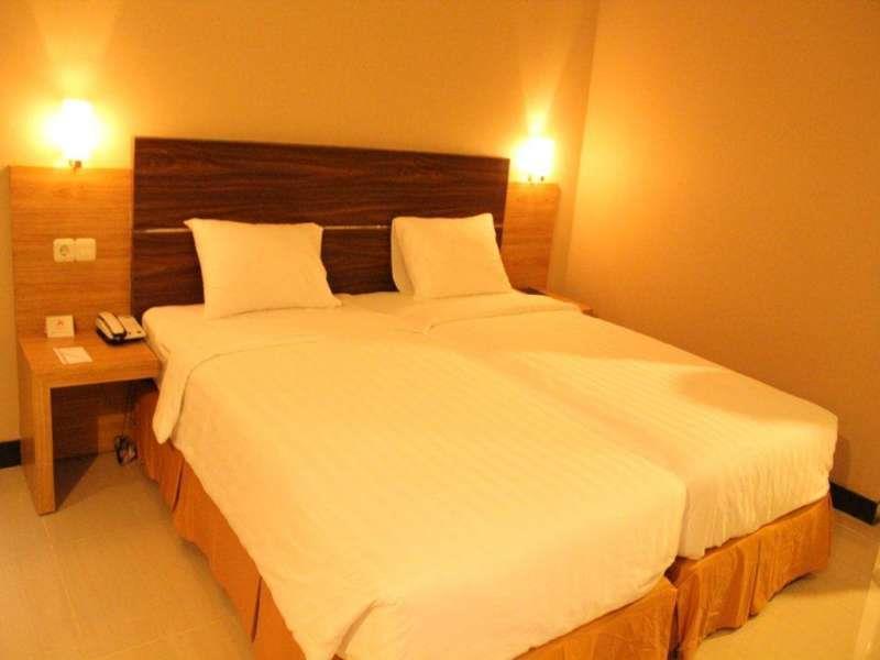 Oyo 1081 Allson City Hotel Makassar Exterior photo